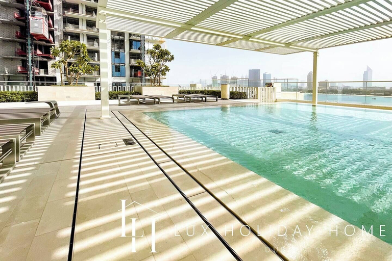 Sport & Beauty, LUX The Marina Vista Beachfront Suite 3, Dubai