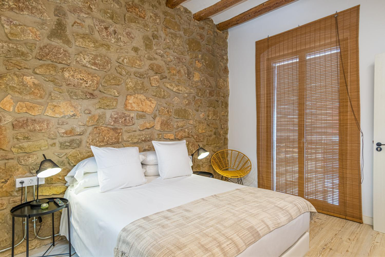 Bedroom 4, La Casa del Miracle, hostal, Lleida