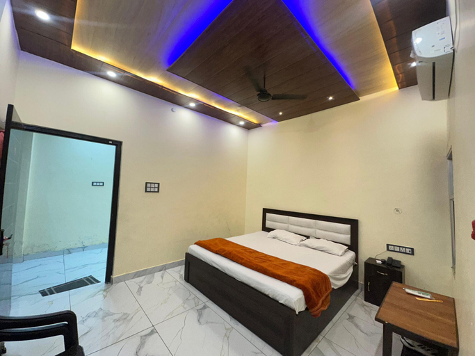 Room 2, Shree Radhe palace, Faizabad