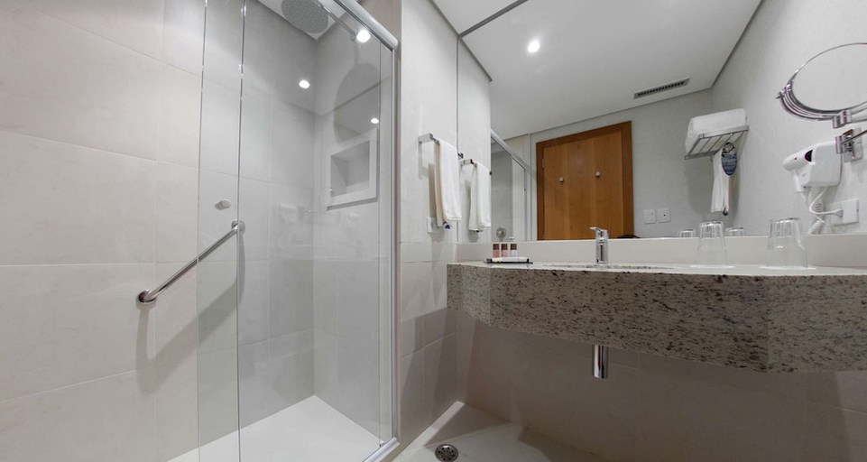 Bathroom 3, Golden Tulip Sao Jose Dos Campos, São José dos Campos