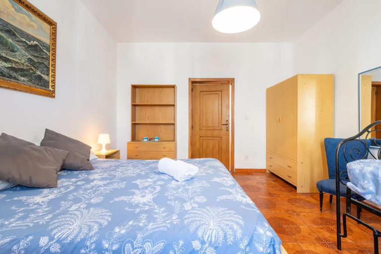 Others 4, Large seaside apartment with patio, Sassari