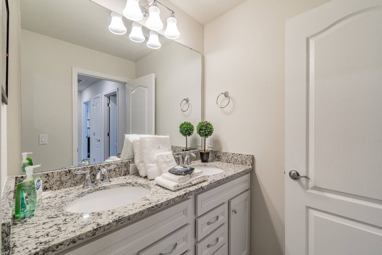 Bathroom 2, Disney 5BR Villa w/ Pool Solterra Resort, Polk