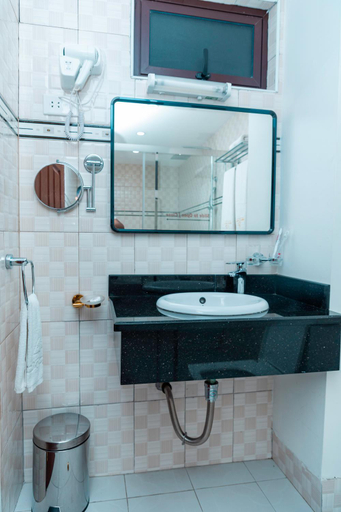Bathroom 4, Hotel Triangle Mbarara., Kashari