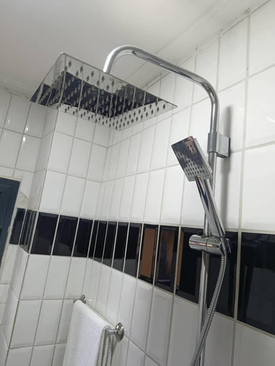 Bathroom 5, GUIM'S SQUARE HOTEL, Wouri