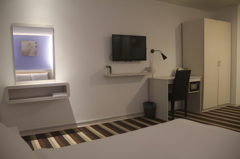 Bedroom 2, First Residence Hotel Kemaman, Kemaman