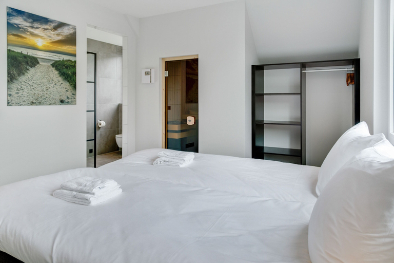 Bedroom 2, Great Holiday Home Energy Neutral on Texel With Sauna and sun Shower, Texel