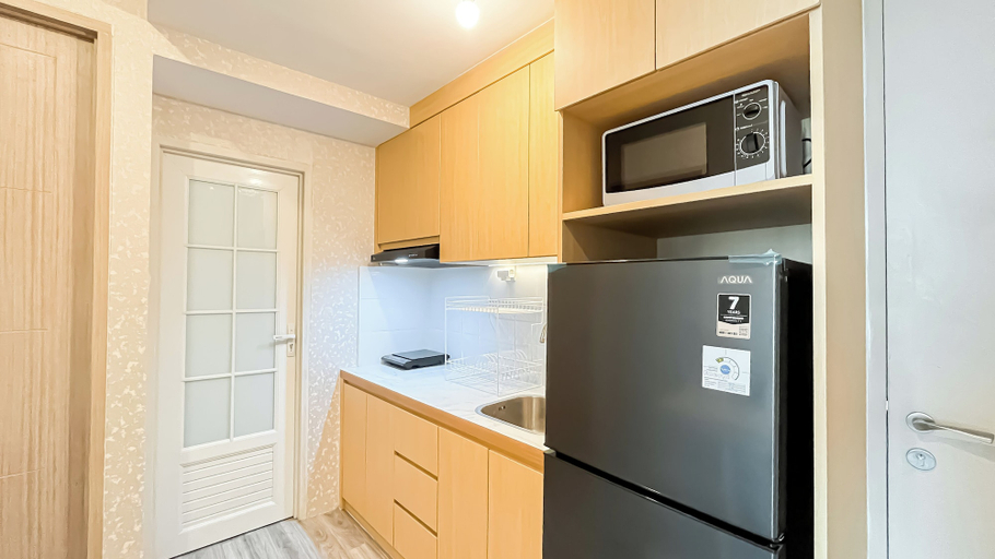 Private kitchen 3, Minimalist Wooden Tone 2Br At Tokyo Riverside Pik 2 Apartment, Tangerang