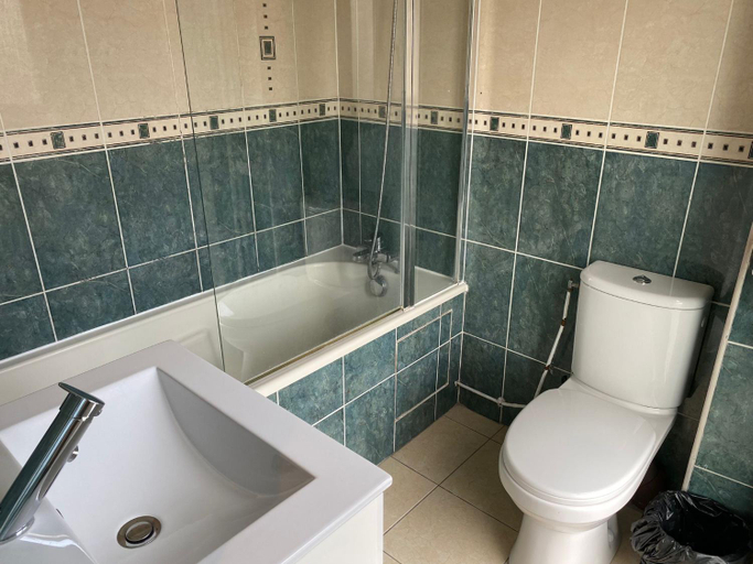Bathroom 4, Residence Chatillon, Paris