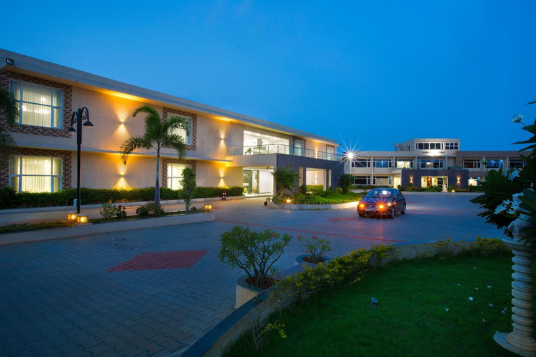 Exterior & Views