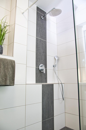Bathroom 4, Hotel Berg, Donnersbergkreis