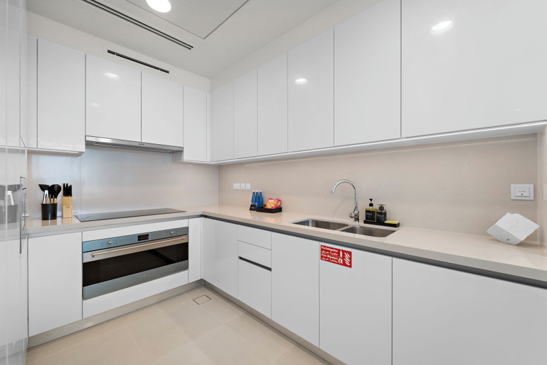 Private kitchen, 2BR M CF7B Pet Friendly Stay, Dubai