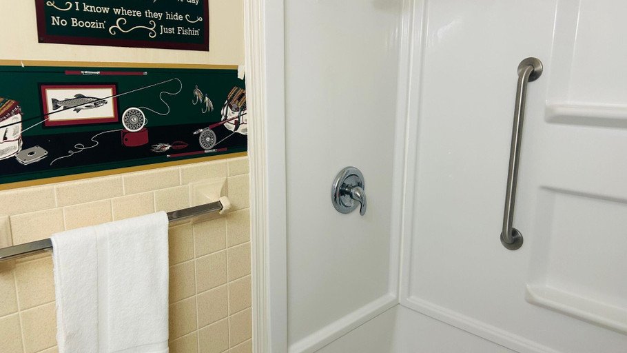 Bathroom 3, Victorian Inn Motel & Suites, Nuckolls
