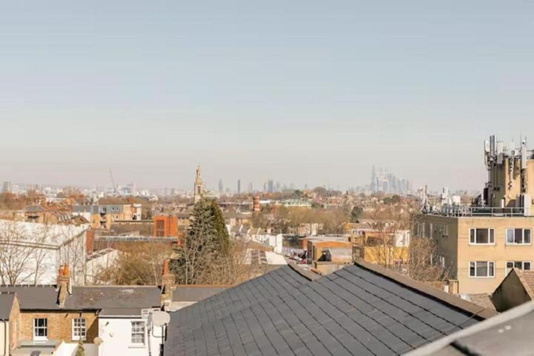 Others 4, London Home With A Beautiful View - Private Room, London