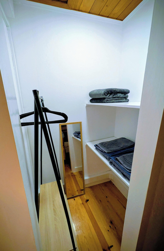 Wardrobe 4, Downtown Guesthouse, Angra do Heroísmo