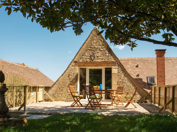 Outdoor dining, Lovely Cottage in Peyzac-le-moustier With Terrace, Dordogne