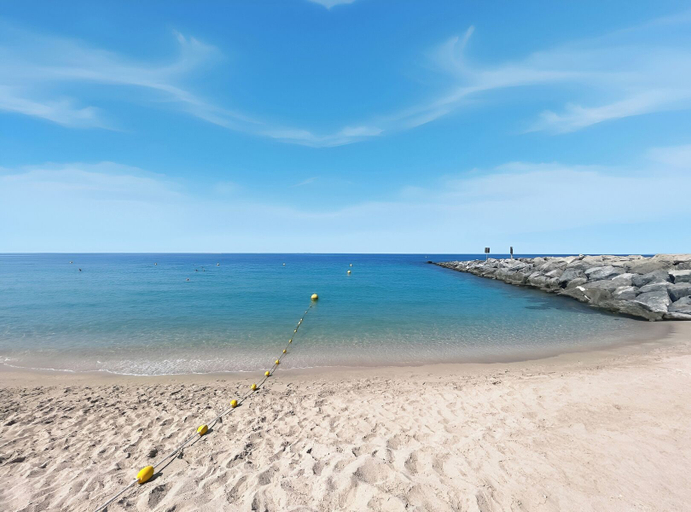 Beach 3, Stylish 2BR with Beach Access, Dubai