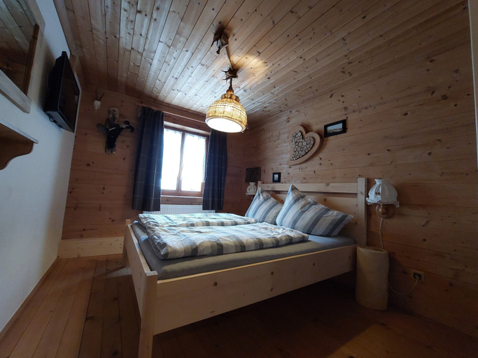 Bedroom 2, Apartment in Hochfugen With a Terrace, Schwaz