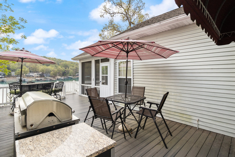 Outdoor dining 4, Family-friendly, Dock Enjoyment, Kayaks, Lake View, Camden