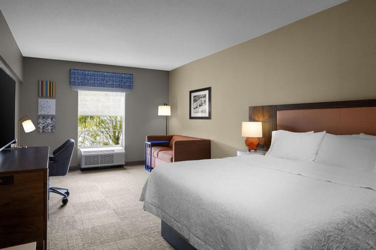 Bedroom 3, Hampton Inn & Suites State College at Williamsburg Square, Centre