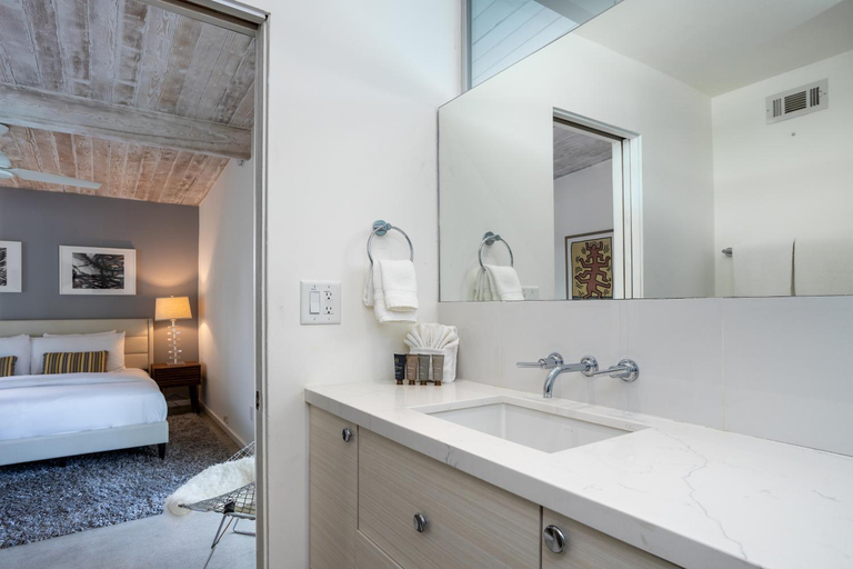 Bathroom 4, Midcentury Cool, Riverside