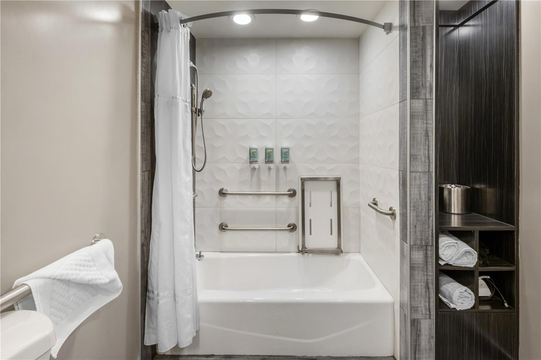 Bathroom 4, SureStay Plus by Best Western Santa Clara Silicon Valley, Santa Clara