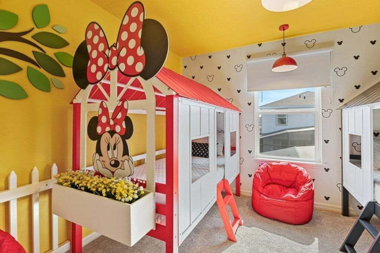 Room 4, Disney's Castle Mania Home! 7 Bedroom Villa, Lake