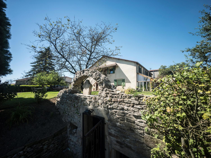 Exterior & Views, Apartment in Darney with Meadow Views, Vosges