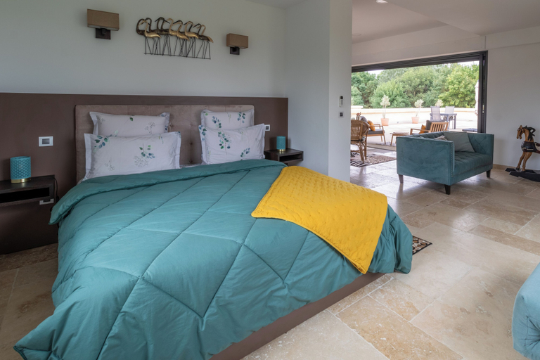 Room 5, Domaine des Eucalyptus, Bouches-du-Rhône