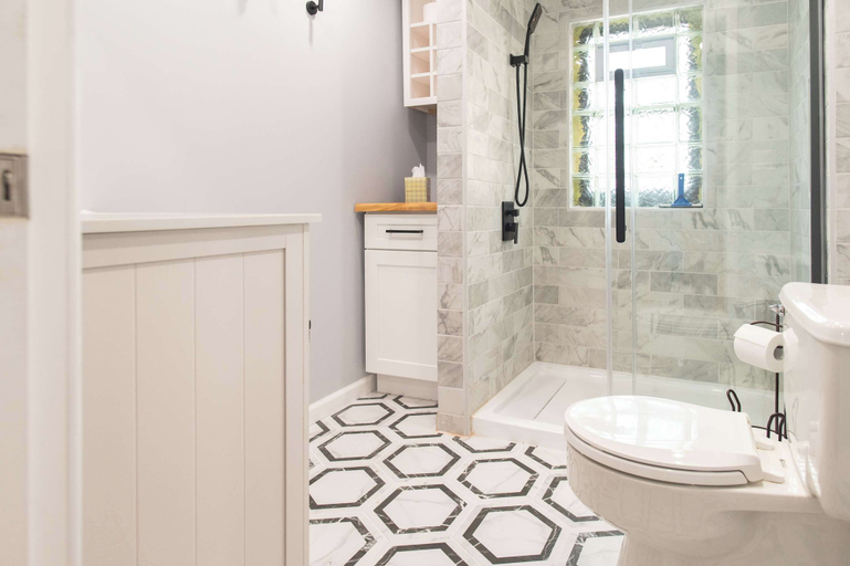 Bathroom 4, Chic Lake Geneva Apartment in Desirable Location!, Walworth