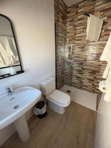 Bathroom 4, Hostal Las rejas, Málaga