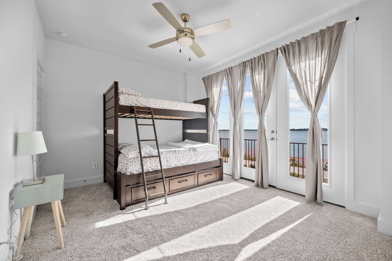 Room 4, Luxury 3 Bedroom WaterfrontHome Near DAL, Rockwall