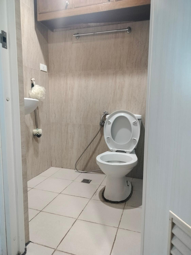 Bathroom 3, Relax in Style at Our Quezon City Condo Retreat, Quezon City