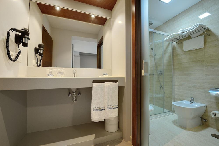 Bathroom 4, Puente de la Toja, Pontevedra