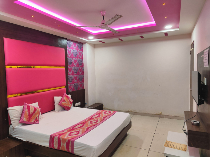 Room 5, HOTEL LOTUS GOLD, Vadodara
