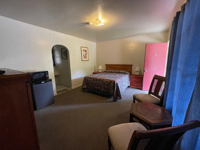 Room 4, Sierra Pelona Motel, Los Angeles