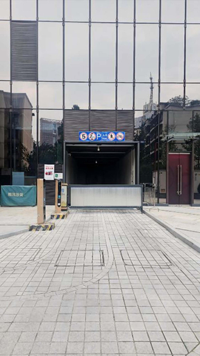 Wheelchair accessible van parking 4, Yashan Tianlai S High-Rise Hotel, Chengdu