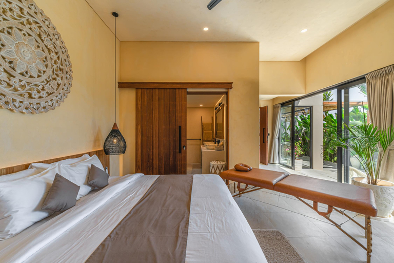 Bedroom 4, Villa Seabel : Chic 2BR Tropical Getaway in Seseh, Close to Beach, Badung