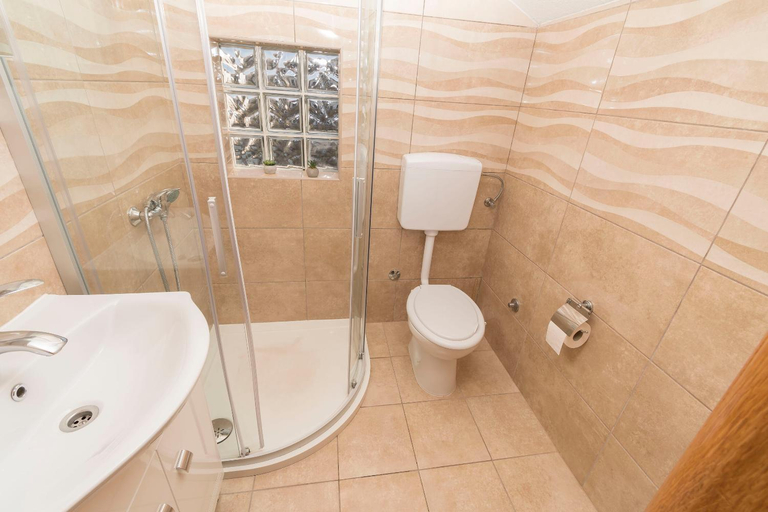 Bathroom 2, Apartments Family VillaArta, Murter