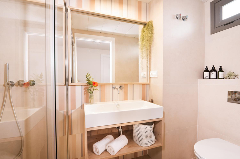 Bathroom 3, Apartamentos Marfina, Barcelona