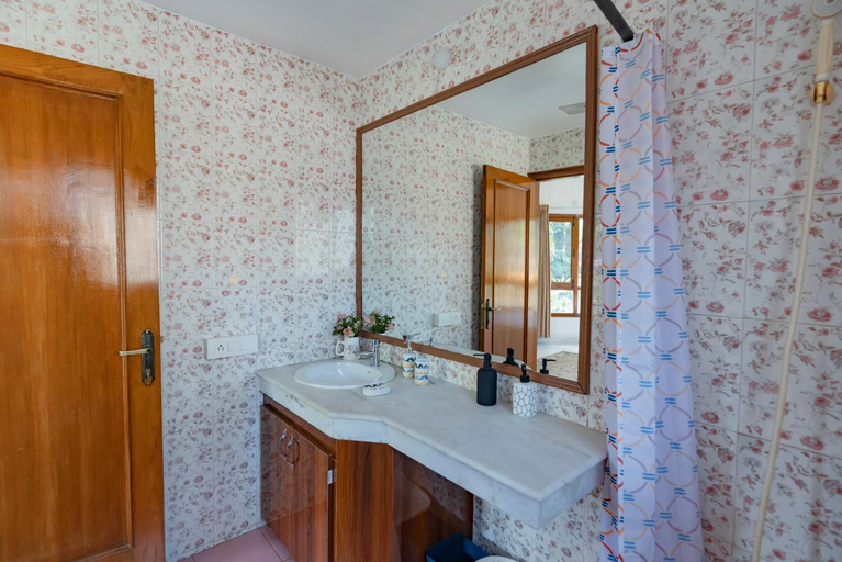 Bathroom 3, SaffronStays Doon Garden Villa - near The Doon School, Dehradun