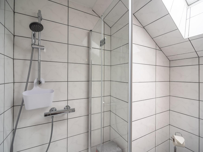 Bathroom 4, Stunning apartment in Kärnten w/ , Hermagor