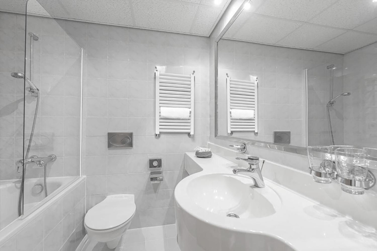 Bathroom 4, Cosmopolitan Bobycentrum - Czech Leading Hotels, Brno