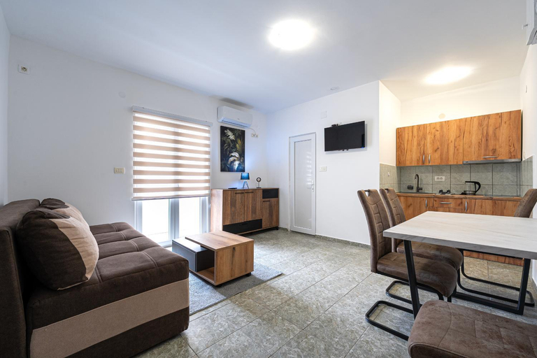 Others 2, Apartments R&M