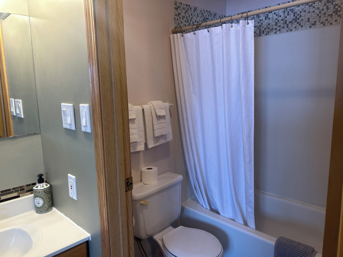 Bathroom 5, Greenhead Motel, Division No. 13