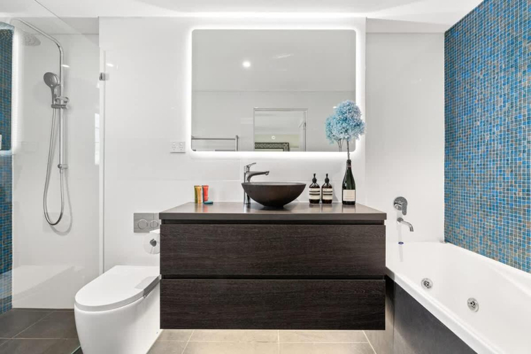 Bathroom 2, Beachfront Luxury 3 Beds with Ocean View Balcony, Sydney