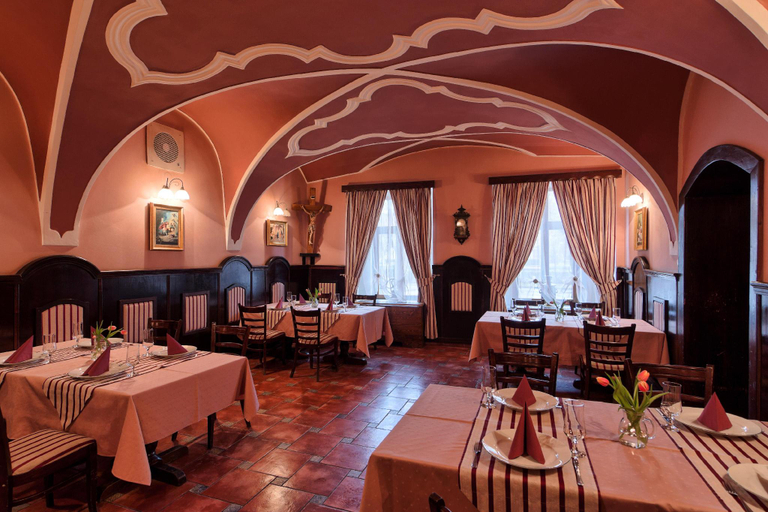 Food & Drinks 4, Hotel Traube, Medias