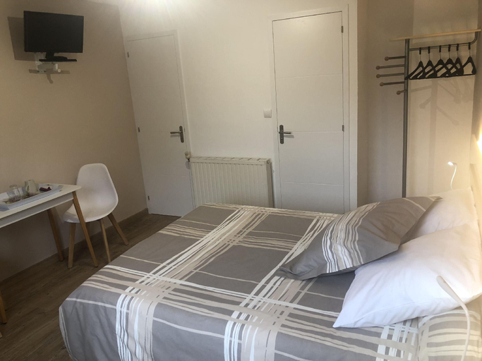 Bedroom 2, L'auberge fleurie, Somme
