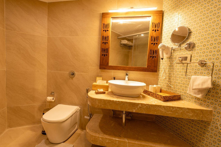 Bathroom 4, Ganga Kinare - A Riverside Boutique Resort, Garhwal