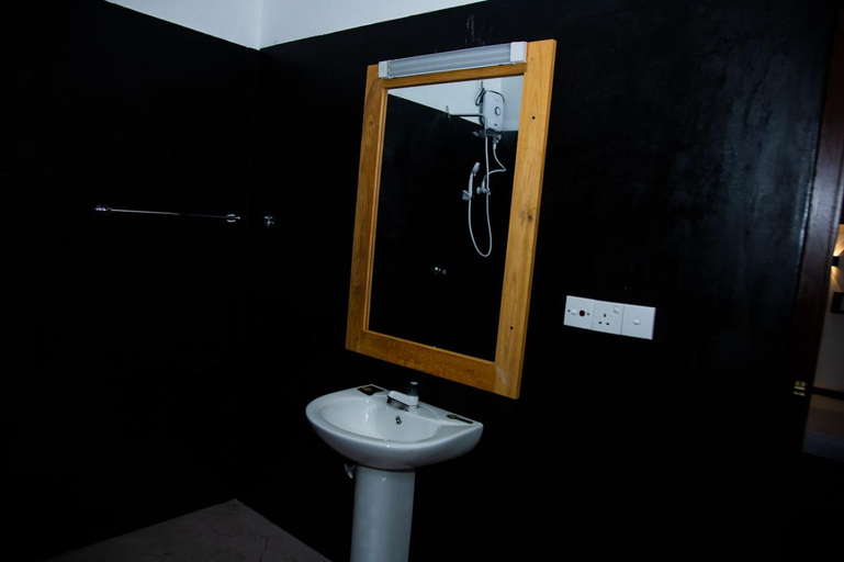 Bathroom 5, Hiriketiya New Radiant House & Dorm Room, Dickwella