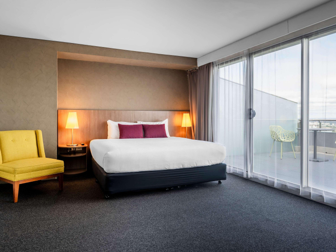 Bedroom 3, Mercure Sydney St Leonards, Sydney